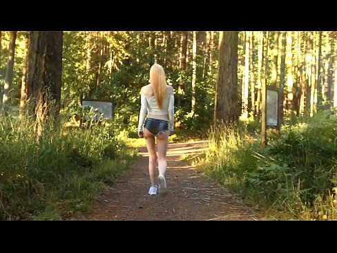 ❤️ Schöne Frau bewegt sich langsam, nicht nackt Video ☑ Sex video bei de.xxxhdporn.ru ❤